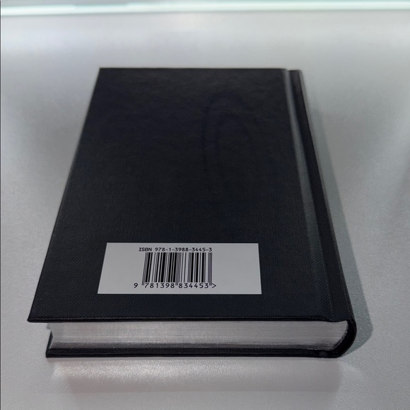 Dracula by Bram Stoker - Hardcover Book - Picture 2 of 6